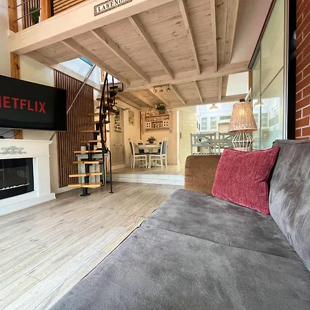 Lawenda Z Ogrodem, Konsola Ps4 Z Grami, Netflixem I Bezplatnym Parkingiem Szczecin